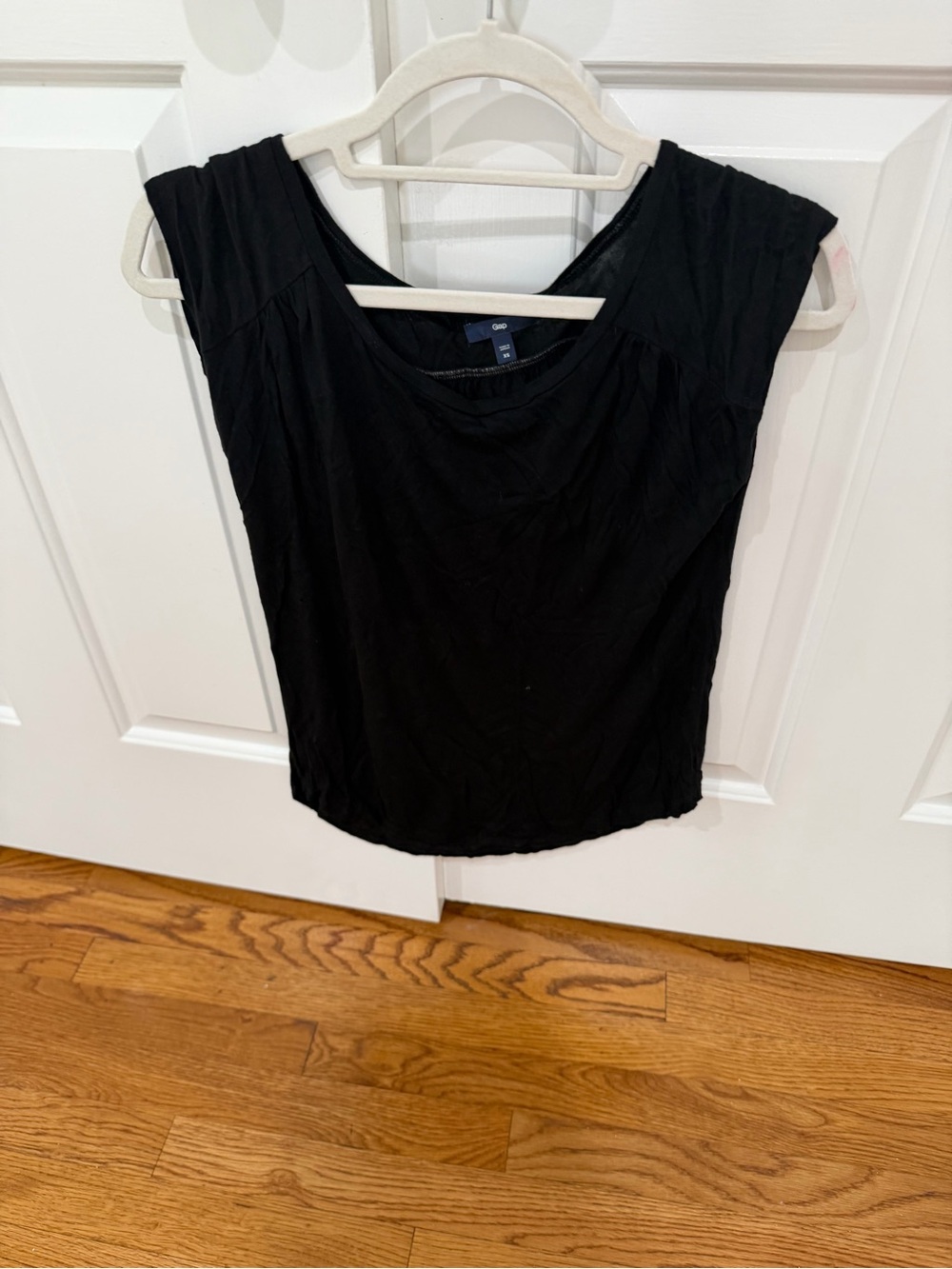 GAP Black Cap Sleeve Scoop Neck Top